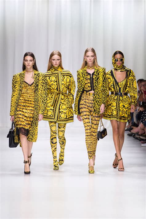 moda floreale 2018 versace|versace fashion.